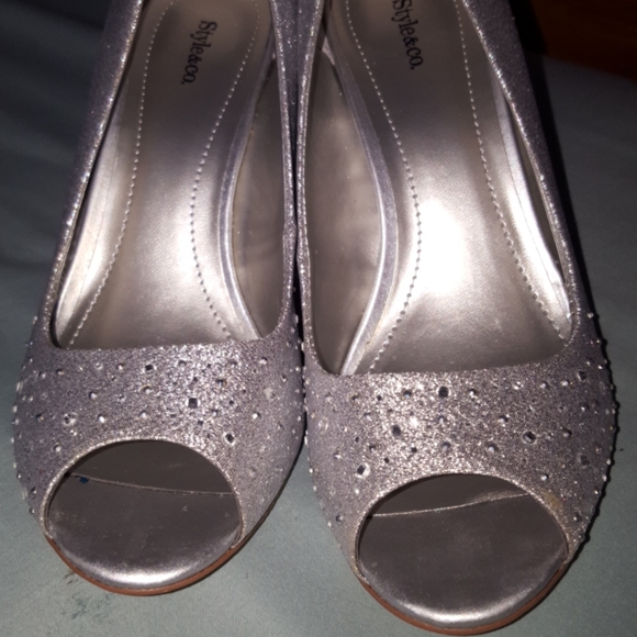 Silver heels - Picture 3 of 7